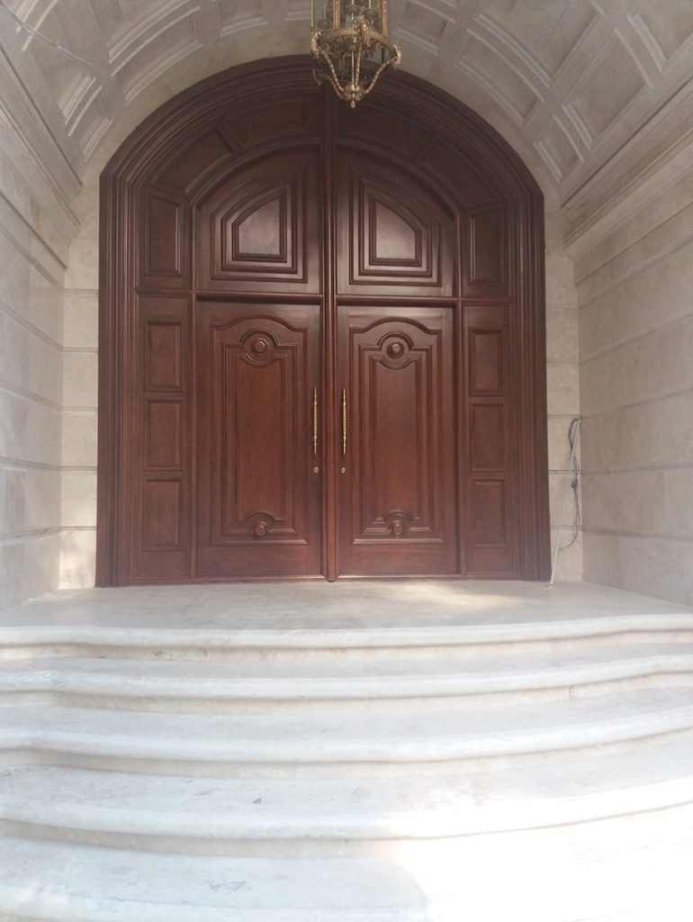 عوامل موثر بر قیمت درب چوبی